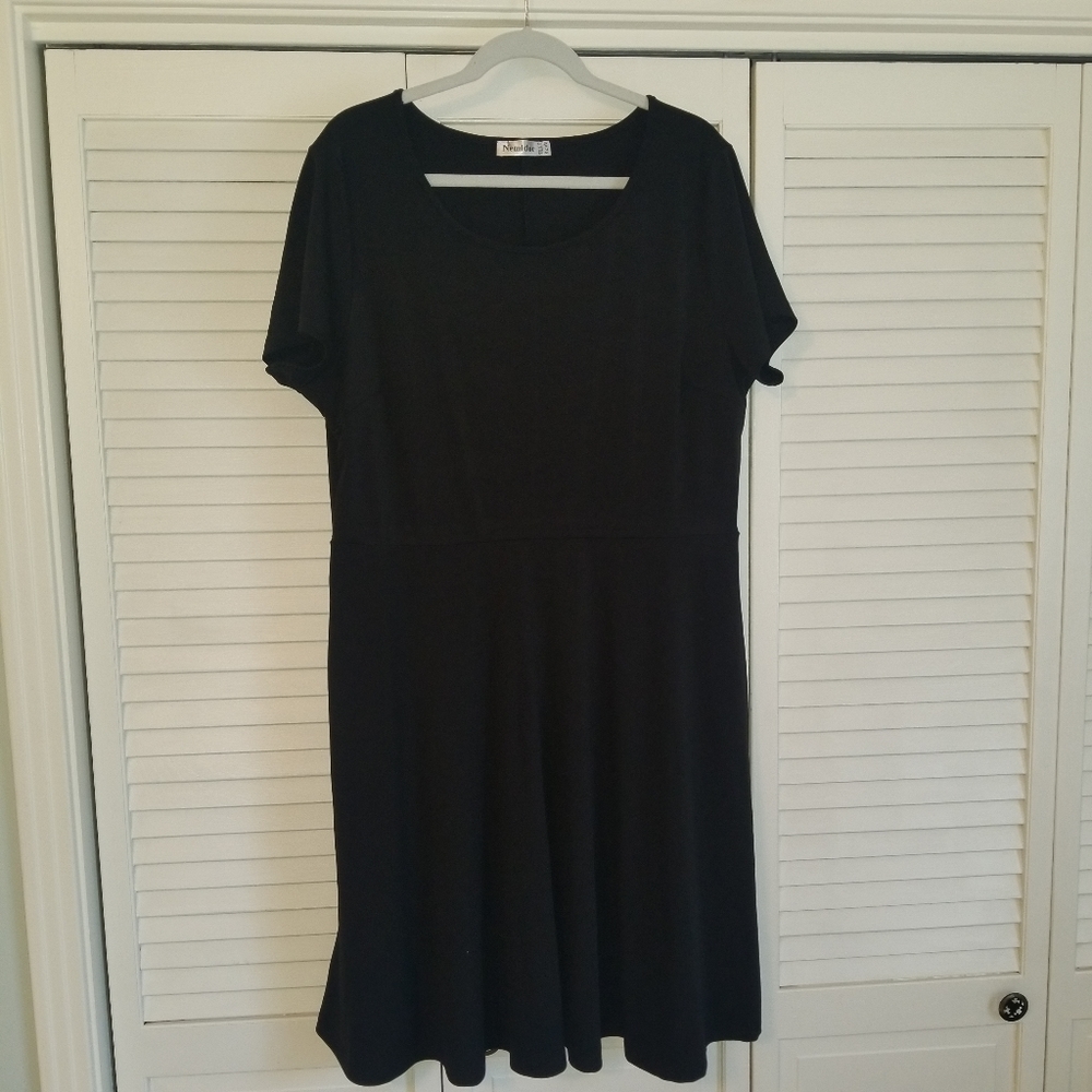 Nemidor black short sleeve dress size 20